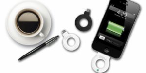 Londres: les amateurs de café rechargent gratuitement leur mobile chez Starbucks