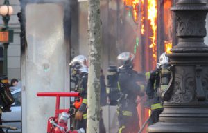 ge rh expert Incendie au café Monde et Médias place de la République à Paris