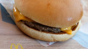 ge rh expert Pour la Saint-Valentin, certains clients pourront régler leur burger en câlins