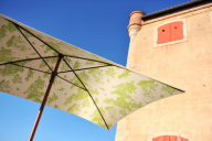 _cest_possible_davoir_la_table_en_terrasse_dans_le_petit_coin_dombre_