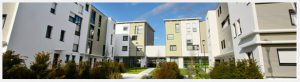 Logements Étudiants Dès la rentrée ou en cours d’année, All Suites Study à Dunkerque propose aux étudiants des appartements en adéquation avec leurs modes de vie et rassemble tous les services nécessaires à la réussite de leurs cursus universitaire. Studios et studios conforts avec kitchenettes équipées, Wifi, TV TNT, mise à disposition d’un parking sécurisé, d’un local 2 roues, d’une laverie et d’une salle de sport, All Suites Study répond parfaitement aux préoccupations des étudiants en matière de logements et de services ! Conjuguant équipements adaptés et emplacement stratégique (face à l’université), la résidence offre une véritable qualité de vie aux étudiants en quête d’indépendance et de convivialité.