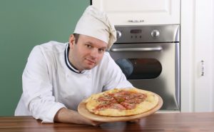 Amende record de 45 000 euros pour le pizzaïolo qui imitait l’accent italien