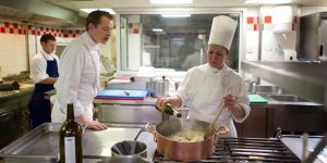 Un Internaute Condamné pour un Commentaire Faux et Malveillant sur un Restaurant