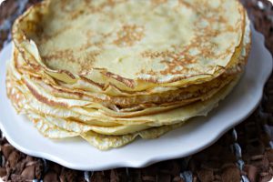 7 astuces pour cuisiner des crêpes allégées et plus saines light and fluffy crepes Crédits photo: ellaphanteats.com