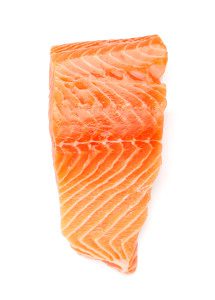 Le saumon d’élevage est plein d’antibiotiques et de mercure !