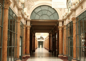 La Galerie Vivienne est sans aucun doute le passage le plus luxueux de Paris. balade passages couverts paris