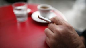 ge rh expert Paris veut déclarer la guerre aux terrasses fumeurs illégales