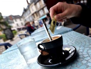 ge rh expert Certains cafetiers font payer le verre d’eau qui accompagne le café