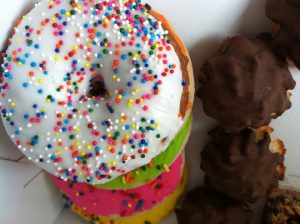 ge rh expert Elle avale 50 donuts à la crème en 25min !!