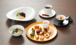 Train Gastronomique Seibu Railway "52 sièges de bonheur"