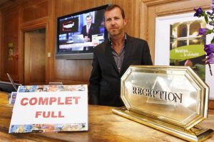 ge rh expert L'Hotel est Complet un Best Canular