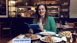 ge rh expert Cette femme est payée pour manger au restaurant... rien que pour vous