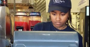 ge rh expert People : Sasha Obama devient serveuse dans un restaurant !