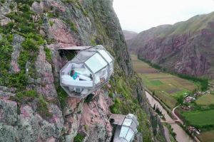 ge rh expert Hébergement insolite : Dormir à flanc de falaise
