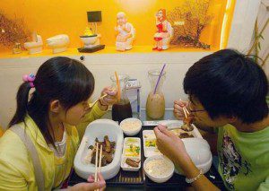 ge rh expert Les restaurants "Toilettes modernes" ou manger dans de la Porcelaine
