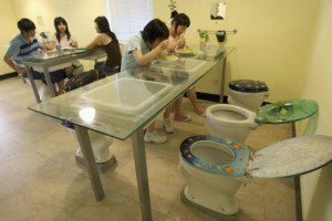 ge rh expert Les restaurants "Toilettes modernes" ou manger dans de la Porcelaine