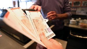 Un salarié épinglé pour avoir utilisé ses tickets restaurant le dimanche (alors que c'est interdit)
