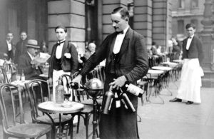 ge rh expert Analyse du métier de serveur : «Les professionnels de la salle sont des comédiens de théâtre»