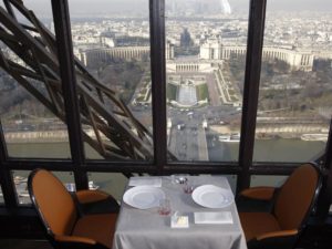 ge rh expert Alain Ducasse perd la Tour Eiffel