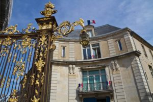 ge rh expert Un touriste confond la préfecture avec un hôtel