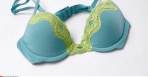 ge rh expert Une serveuse canadienne licenciée pour avoir refusé de porter un soutien-gorge