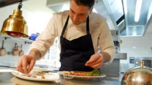 ge rh expert Étoiles, assiettes, couverts... : le vocabulaire du Guide Michelin décrypté