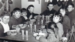 Quand les enfants buvaient du pinard à la cantine