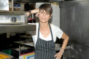 Une femme cheffe obtient trois étoiles Michelin aux États-Unis : une première