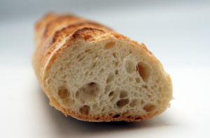 Saucer son assiette avec un morceau de pain, qu'est ce que c'est bon
