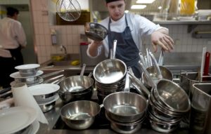 ge rh expert Restauration : Le patronat veut mieux payer ses salariés afin de recruter plus facilement