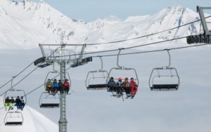 ge rh expert L'Urssaf veut taxer les forfaits de ski des saisonniers