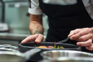 ge rh expert COMMENT LES TRAITEURS PRENNENT LE PAS SUR LES CUISINIERS ?