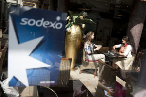 ge rh expert Coronavirus: les dirigeants de Sodexo renoncent à une partie de leurs rémunérations
