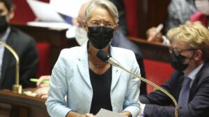 Elisabeth Borne invite au dialogue Employeur / salarié pour "tout faire pour le convaincre de se faire vacciner"