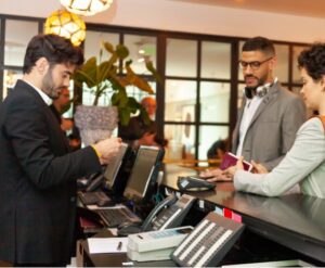 Tourisme : un mois de juillet "compliqué" pour l’hôtellerie française, confie le président de l’UMIH Hôtellerie