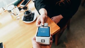 ge rh expert Pourboires par carte bancaire défiscalisés : ce que cette mesure va changer
